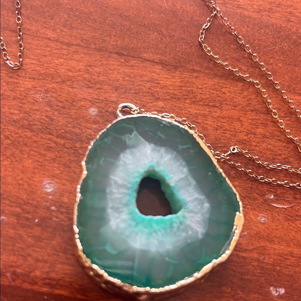 Elegant Green Agate Pendant Necklace
